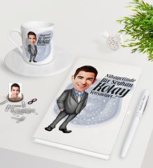 Kişiye Özel Erkek Kolay Yetişmiyor Karikatürlü Beyaz Defter Kalem Türk Kahvesi Fincanı Seti-1