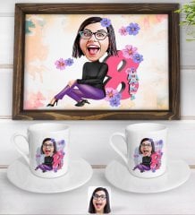 Kişiye Özel Kadınlar Günü Karikatürlü Doğal Ahşap Tepsi ve 2’li Kahve Fincan Seti-1