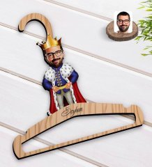 Kişiye Özel Kral Karikatürlü Standart Boy Ahşap Elbise Askısı-1