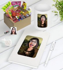 Kişiye Özel Mona Lisa Karikatürlü Nostaljik Lezzetler Defter Kalem Kupa Hediye Seti