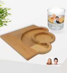 Kişiye Özel Evleniyoruz Karikatürlü Viski Bardağı ve Doğal Masif Ahşap Yarım Ay Sunum Tabağı Çerezlik Hediye Seti-2
