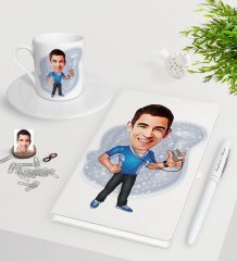 Kişiye Özel Erkek Antrenör Karikatürlü Beyaz Defter Kalem Türk Kahvesi Fincanı Seti-1