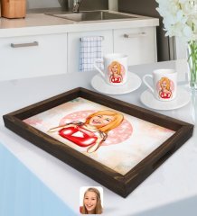 Kişiye Özel Kadın Youtuber Karikatürlü Doğal Ahşap Tepsi ve 2’li Kahve Fincan Seti-1