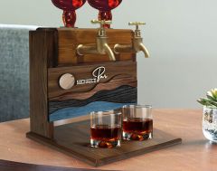 BK Gift Kişiye Özel Kabartma Manzara Tasarımlı İsimli Çift Musluklu Doğal Ahşap İçki Standı-1, İçki Standı, Doğum Günü Hediyesi, Ev Hediyesi