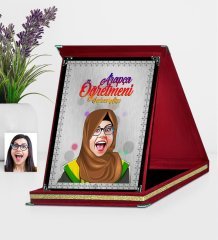Kişiye Özel Tesettürlü Bayan Öğretmen Karikatürlü Kırmızı Plaket - 3