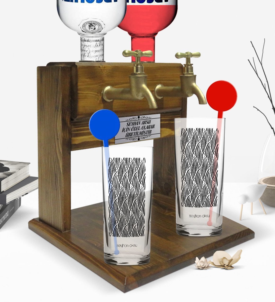 Kişiye Özel Renkli Baskılı İsimli İkili Vodka Bardağı ve Çift Musluklu Doğal Ahşap Vodka Standı-126