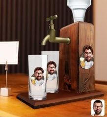 BK Gift Kabartmalı Karikatür Figürlü Musluklu Ahşap İçki Standı ve İkili Rakı Bardağı Hediye Seti-3