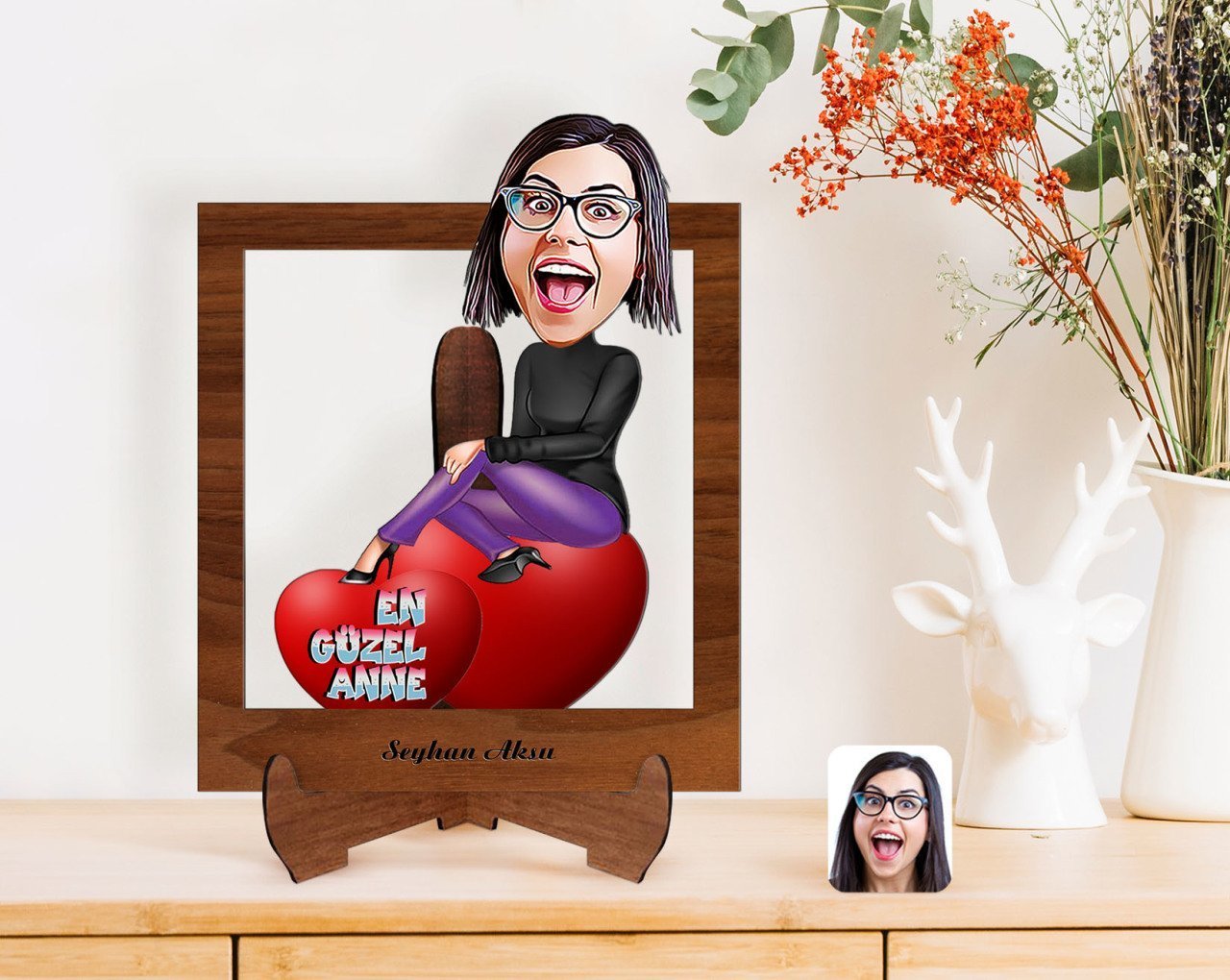 Kişiye Özel Anneler Günü Temalı En Güzel Anne Karikatürlü Ahşap Standlı 3D Biblo-1