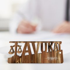 Kişiye Özel Mesleki Avukat Ahşap Masa İsimliği (Model E14)