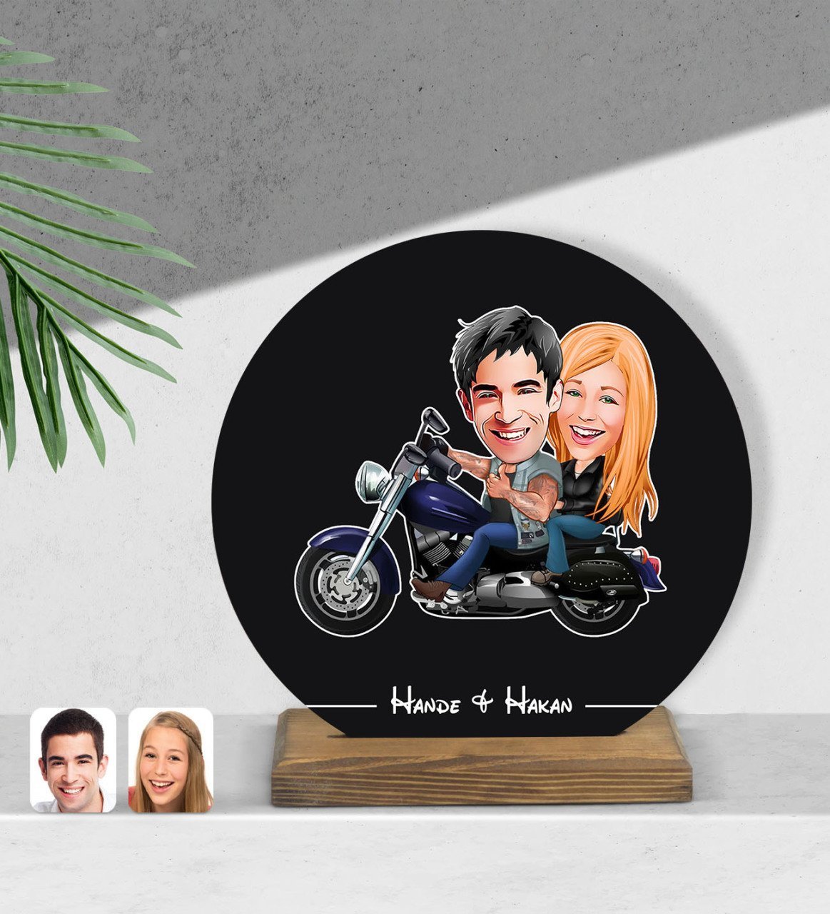 Kişiye Özel Motorcu Sevgililer Karikatürlü Yuvarlak Ahşap Biblo-1