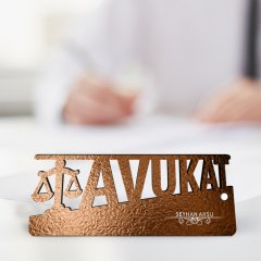 Kişiye Özel Mesleki Avukat Ahşap Masa İsimliği (Model E13)