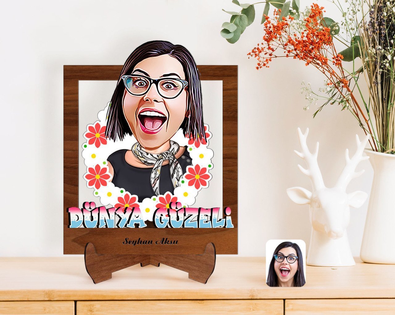 Kişiye Özel Anneler Günü Temalı Dünya Güzeli Karikatürlü Ahşap Standlı 3D Biblo-1