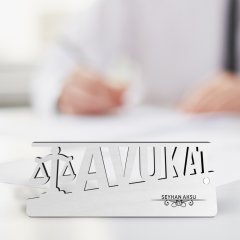 Kişiye Özel Mesleki Avukat Ahşap Masa İsimliği (Model E7)