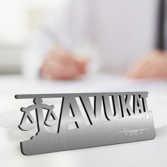 Kişiye Özel Mesleki Avukat Ahşap Masa İsimliği (Model E6)