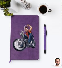 Kişiye Özel Erkek Motorcu Karikatürlü Mor Termo Deri Defter Kalem Seti Model 5