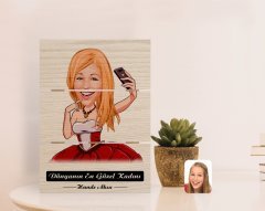 Kişiye Özel Dünyanın En Güzel Kadını Karikatürlü Otantik Masaüstü Ahşap Palet Çerçeve-33