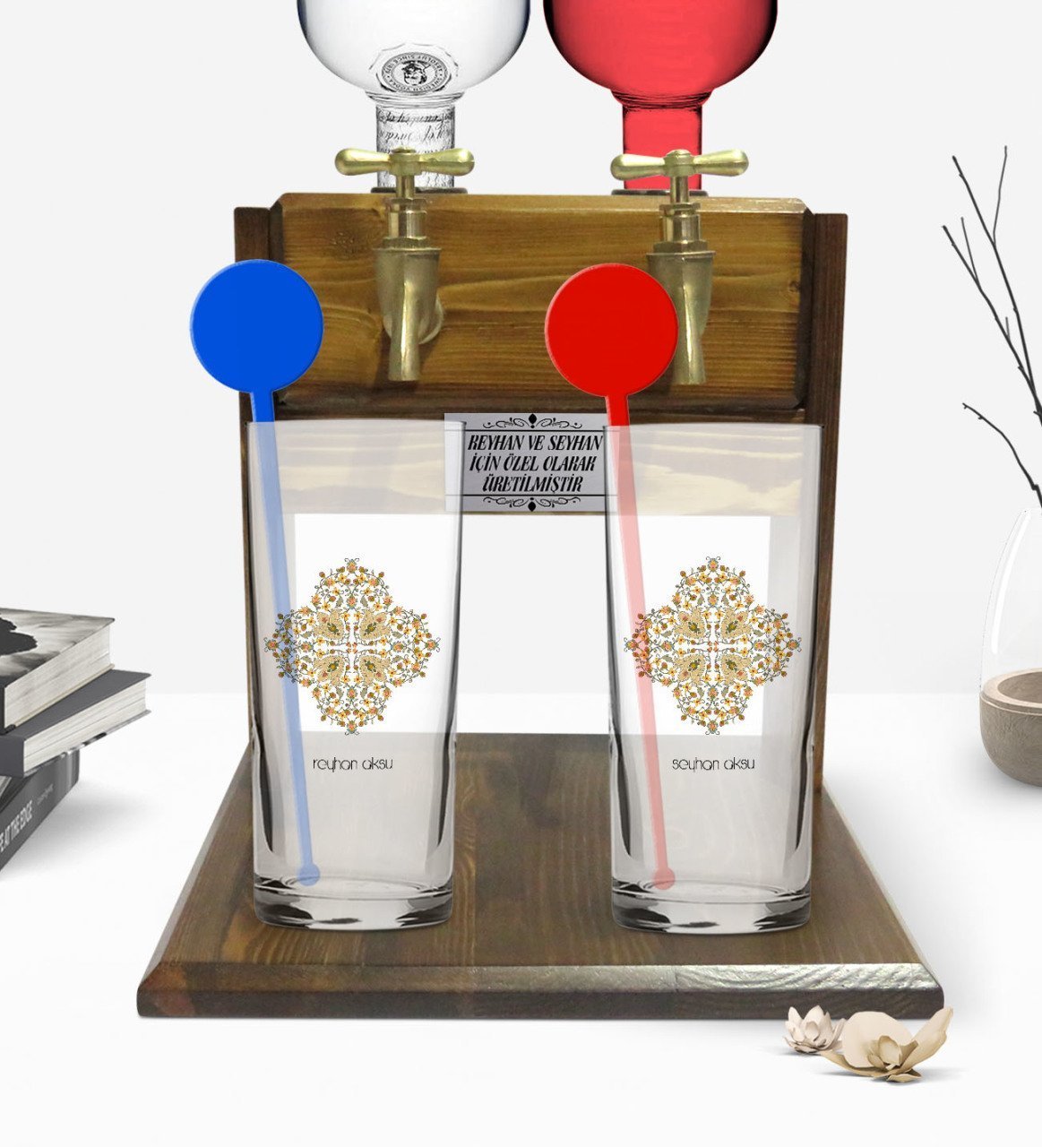 Kişiye Özel Renkli Baskılı İsimli İkili Vodka Bardağı ve Çift Musluklu Doğal Ahşap Vodka Standı-107