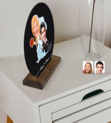 Kişiye Özel Evleniyoruz Karikatürlü Yuvarlak Ahşap Biblo-2