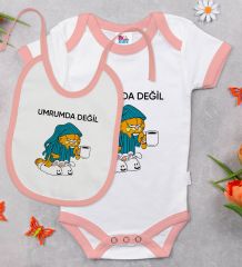 BK Kids Umrumda Değil Tasarımlı Pembe Bebek Body Zıbın ve Mama Önlüğü Hediye Seti-1