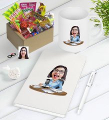 Kişiye Özel Bayan Sunucu Karikatürlü Nostaljik Lezzetler Defter Kalem Kupa Hediye Seti