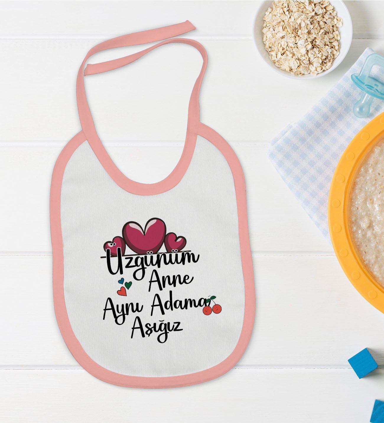 BK Kids Aynı Adama Aşığız Anne Tasarımlı Pembe Bebek Mama Önlüğü