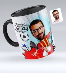 Kişiye Özel Bay Futbolcu Sarı Kırmızı Karikatürlü Siyah Kupa Bardak - 1