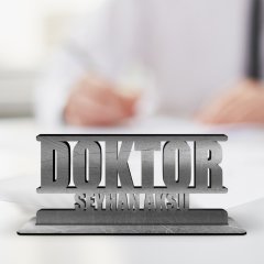 Kişiye Özel Mesleki Doktor Ahşap Masa İsimliği (Model A11)