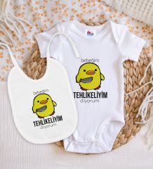 BK Kids Tehlikeliyim Diyorum Tasarımlı Beyaz Bebek Body Zıbın ve Mama Önlüğü Hediye Seti-1
