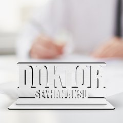Kişiye Özel Mesleki Doktor Ahşap Masa İsimliği (Model A7)