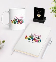 Kişiye Özel Anaokulu Öğretmeni Beyaz Kupa Defter Kalem ve İsimli Papatya Kolye Hediye Seti-4