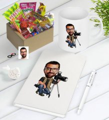 Kişiye Özel Bay Profesyonel Fotoğrafçı Karikatürlü Nostaljik Lezzetler Defter Kalem Kupa Hediye Seti