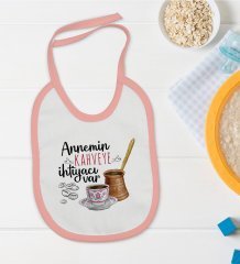 BK Kids Annemin Kahveye İhtiyacı Var Tasarımlı Pembe Bebek Mama Önlüğü