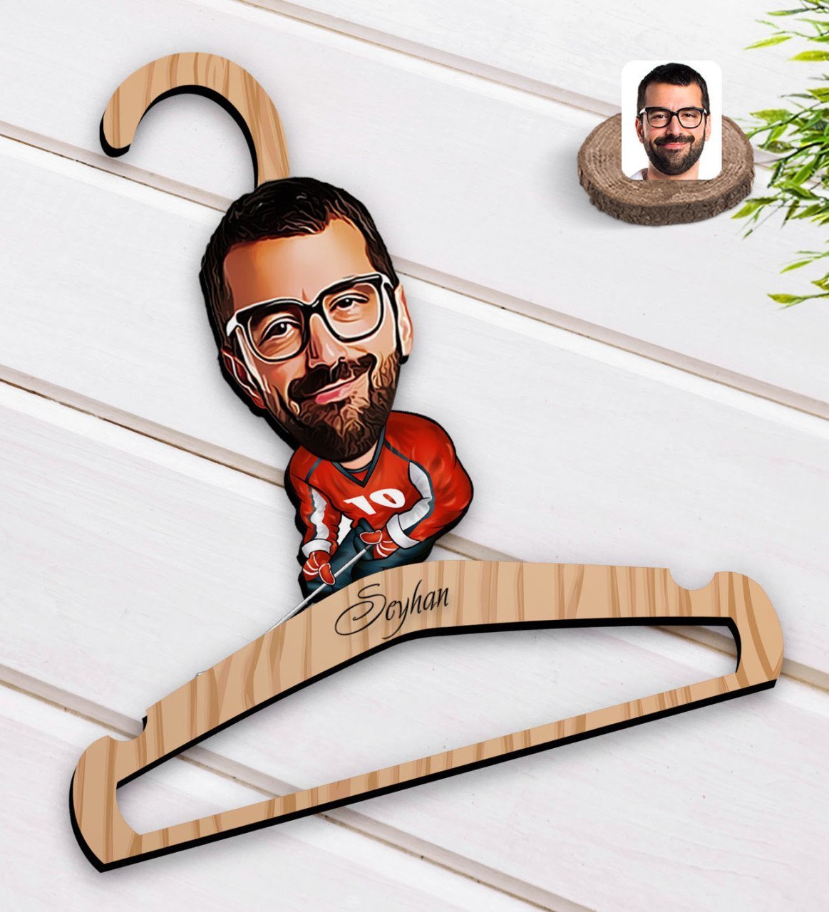 Kişiye Özel Hokeyci Karikatürlü Standart Boy Ahşap Elbise Askısı-1