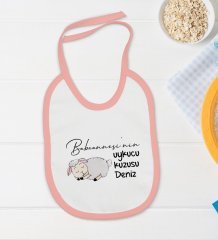 BK Kids Kişiye Özel Babaannesinin Uykucu Kuzusu Tasarımlı Pembe Bebek Body Zıbın ve Mama Önlüğü Hediye Seti