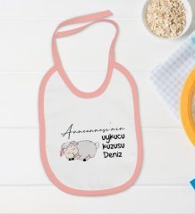 BK Kids Kişiye Özel Anneannesinin Uykucu Kuzusu Tasarımlı Pembe Bebek Body Zıbın ve Mama Önlüğü Hediye Seti