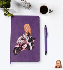 Kişiye Özel Kadın Motorcu Karikatürlü Mor Termo Deri Defter Kalem Seti Model 2