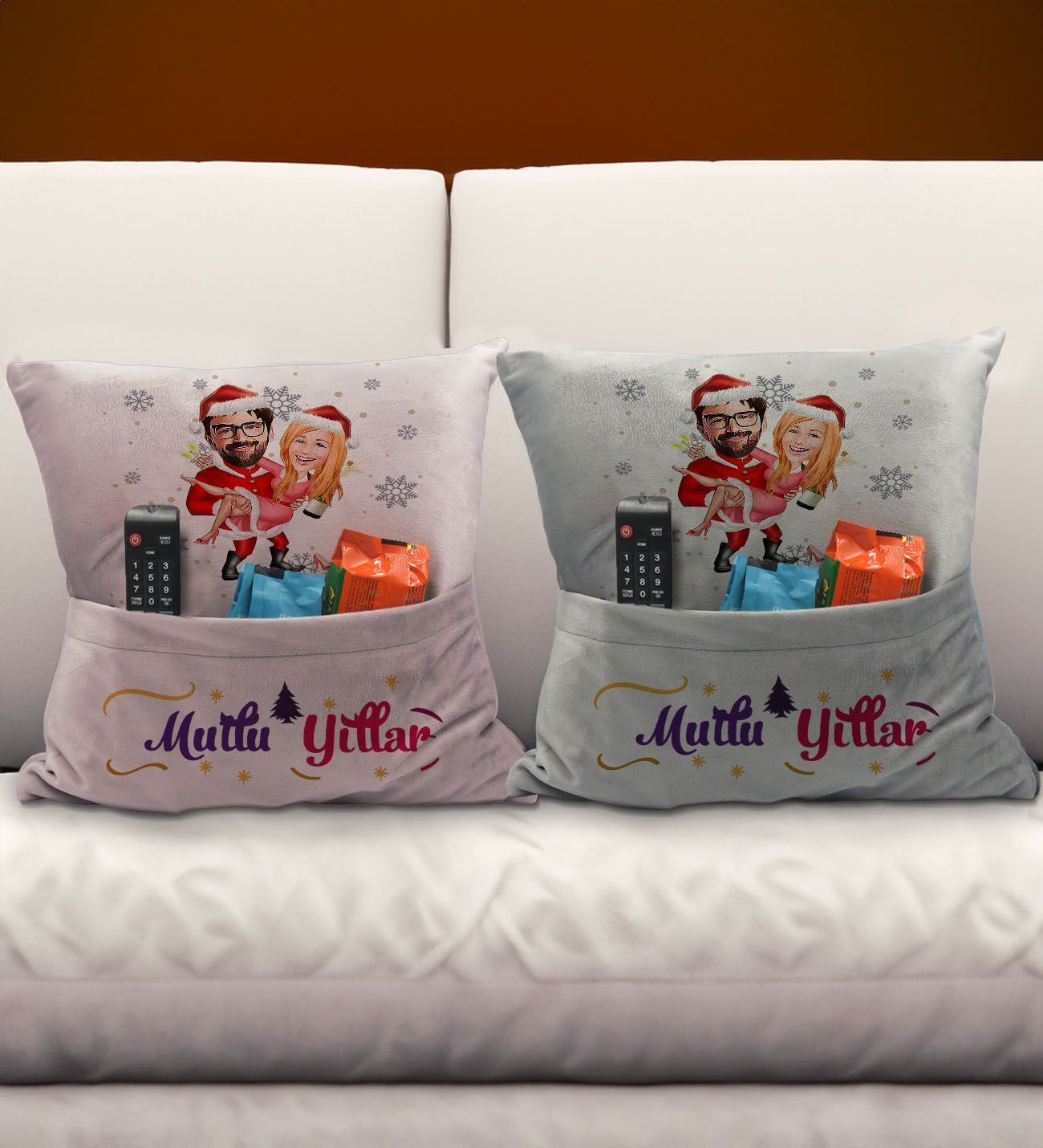 BK Gift Kişiye Özel Yılbaşı Karikatür Tasarımlı 2'li Organizer Kumanda ve Atıştırmalık Cepli Pembe&Gri Kırlent Yastık- 4, Yılbaşı Hediyesi, Yeni Yıl Hediyeleri