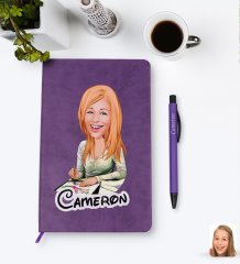 Kişiye Özel Kadın Grafik Tasarımcı Karikatürlü Mor Termo Deri Defter Kalem Seti Model 1