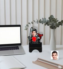 Kişiye Özel Şövalye Karikatürlü Ahşap Biblo Telefon Standı-2