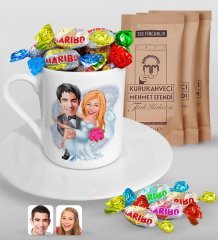 Kişiye Özel Sevgililer Günü Temalı Evleniyoruz Karikatürlü Türk Kahvesi Fincanı Mehmet Efendi Kahve ve Haribo Şeker Hediye Seti-9