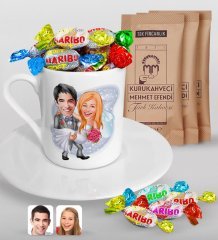 Kişiye Özel Sevgililer Günü Temalı Evleniyoruz Karikatürlü Türk Kahvesi Fincanı Mehmet Efendi Kahve ve Haribo Şeker Hediye Seti-7