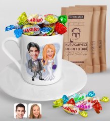 Kişiye Özel Sevgililer Günü Temalı Evleniyoruz Karikatürlü Türk Kahvesi Fincanı Mehmet Efendi Kahve ve Haribo Şeker Hediye Seti-6