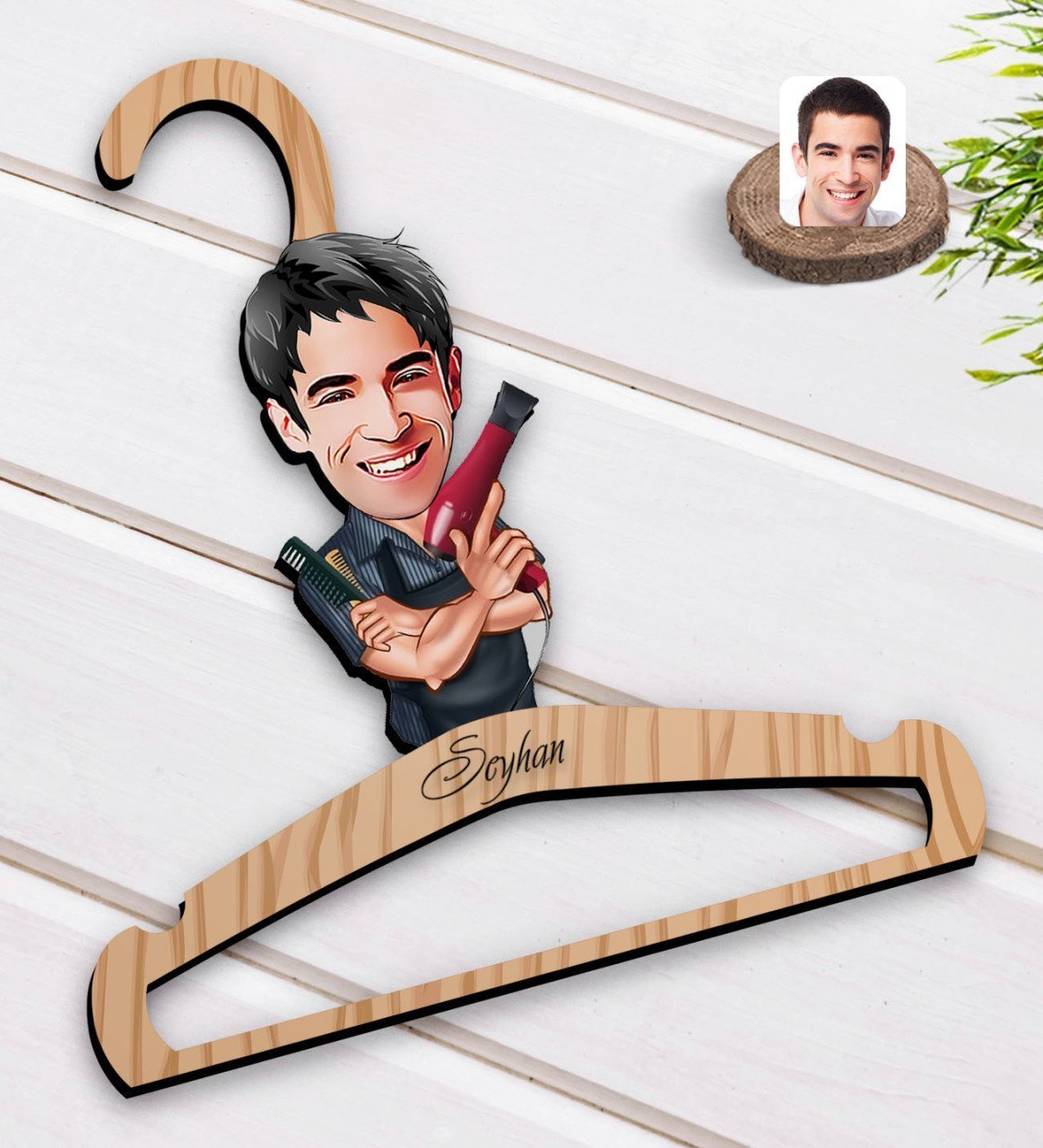 Kişiye Özel Erkek Kuaför Karikatürlü Standart Boy Ahşap Elbise Askısı-1