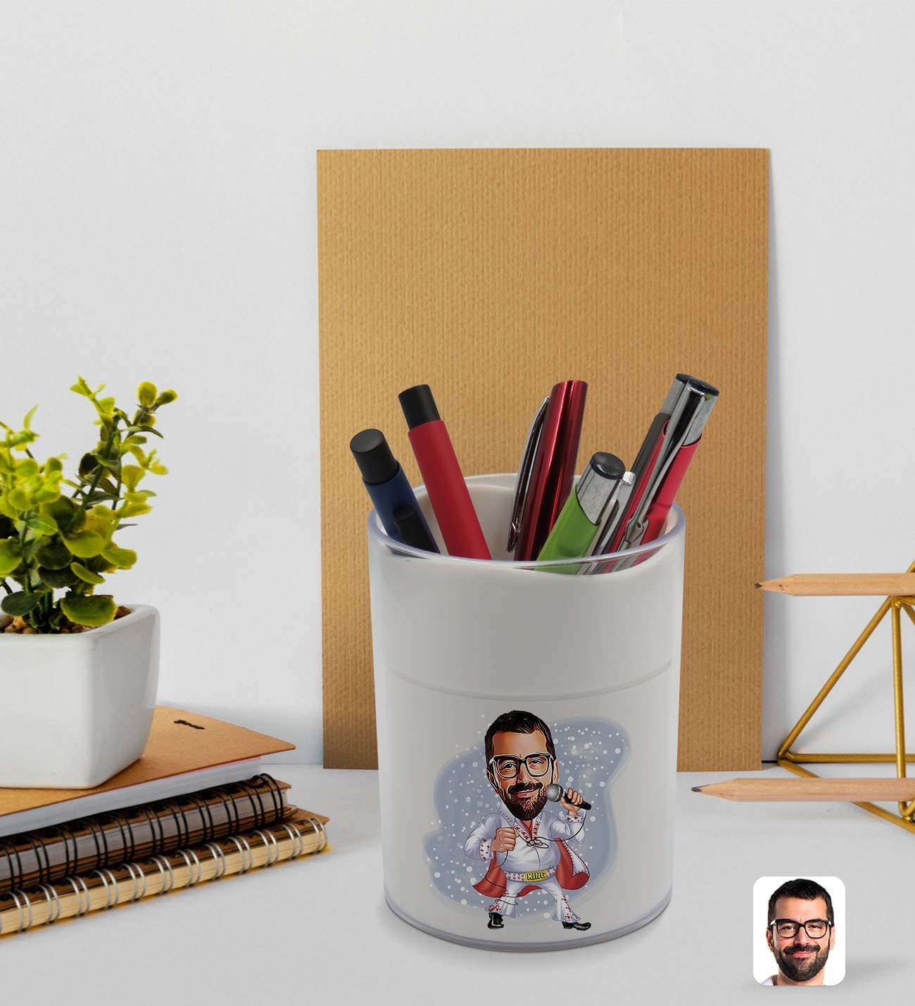 BK Gift Kişiye Özel Elvis Presley Karikatürlü Beyaz Akrilik Kalemlik - Model 1
