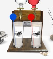 Kişiye Özel Renkli Baskılı I Like Vodka İkili Vodka Bardağı ve Çift Musluklu Doğal Ahşap Vodka Standı-1