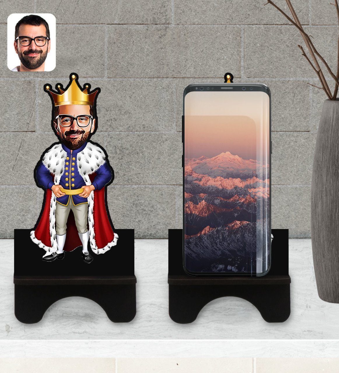 Kişiye Özel Kral Karikatürlü Ahşap Biblo Telefon Standı-1