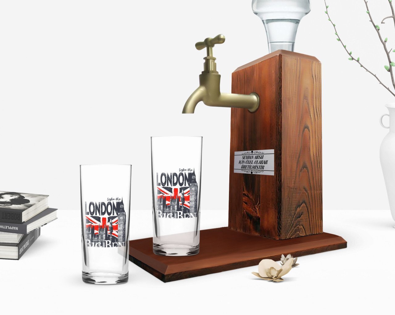 Kişiye Özel Renkli Baskılı London Tasarımlı İkili Rakı Bardağı ve Ahşap Rakı Standı Hediye Seti-3