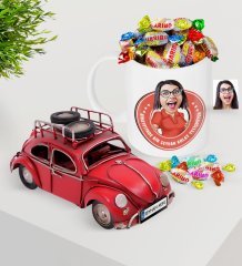 Kişiye Özel Bayan Kolay Yetişmiyor Karikatürlü Plakalı Nostaljik Kırmızı Metal Vosvos ve Kupa Haribo Şeker Seti-3