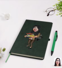 Kişiye Özel Tesettürlü Kadın Öğretmen Karikatürlü Yeşil Termo Deri Defter Kalem Seti Model 2