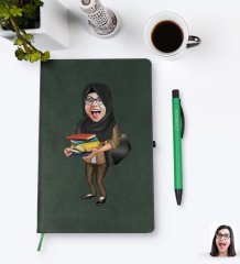 Kişiye Özel Tesettürlü Kadın Öğretmen Karikatürlü Yeşil Termo Deri Defter Kalem Seti Model 2
